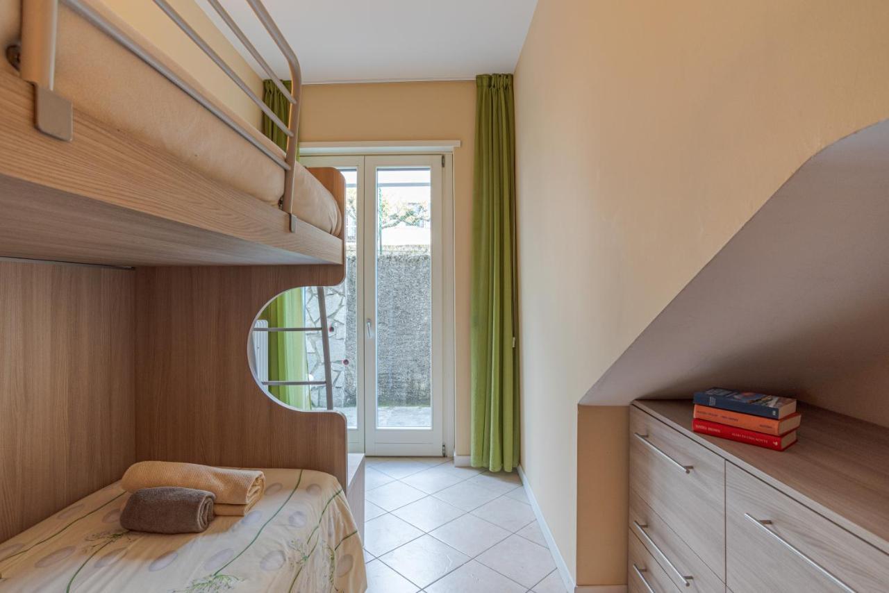 Lake Como Apartment With Balcony And Private Parking Ossuccio Bagian luar foto