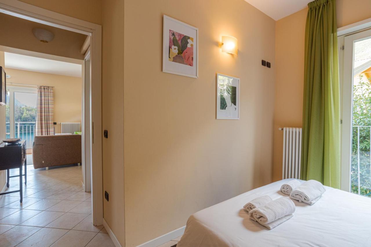 Lake Como Apartment With Balcony And Private Parking Ossuccio Bagian luar foto