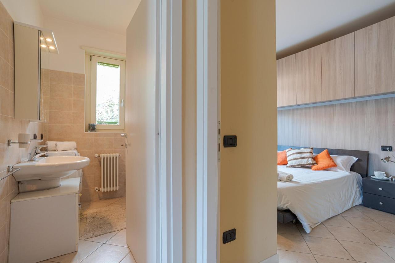 Lake Como Apartment With Balcony And Private Parking Ossuccio Bagian luar foto