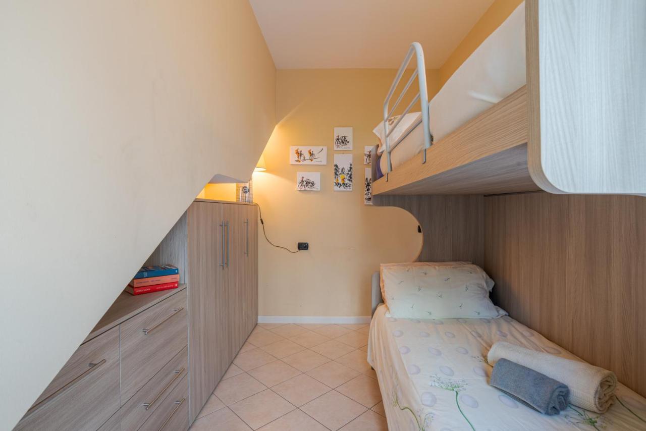 Lake Como Apartment With Balcony And Private Parking Ossuccio Bagian luar foto