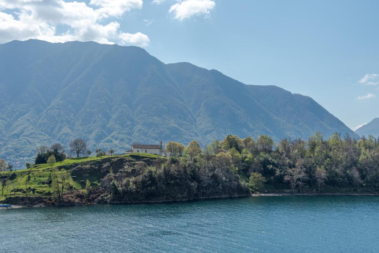 Lake Como Apartment With Balcony And Private Parking Ossuccio Bagian luar foto